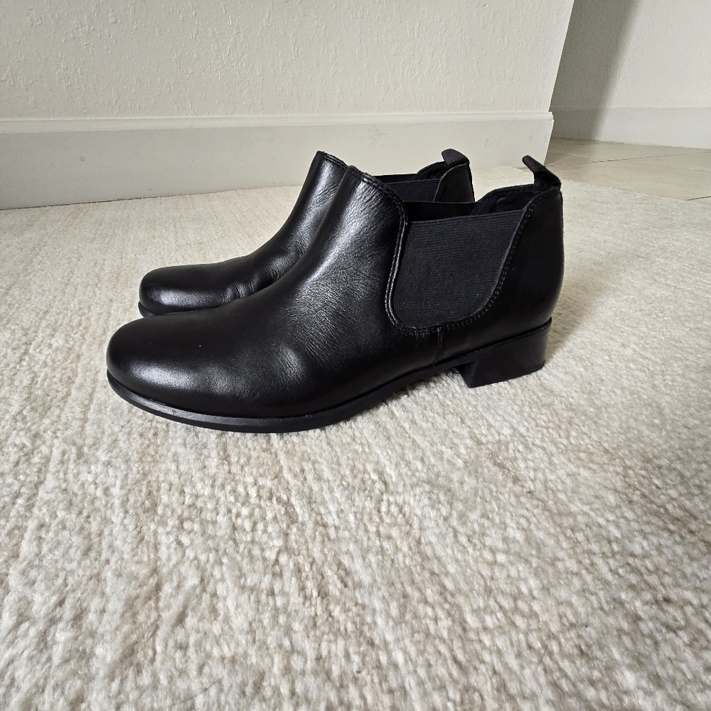 Munro Women Black Leather Bootie